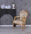 złoty fotel w stylu barokowym